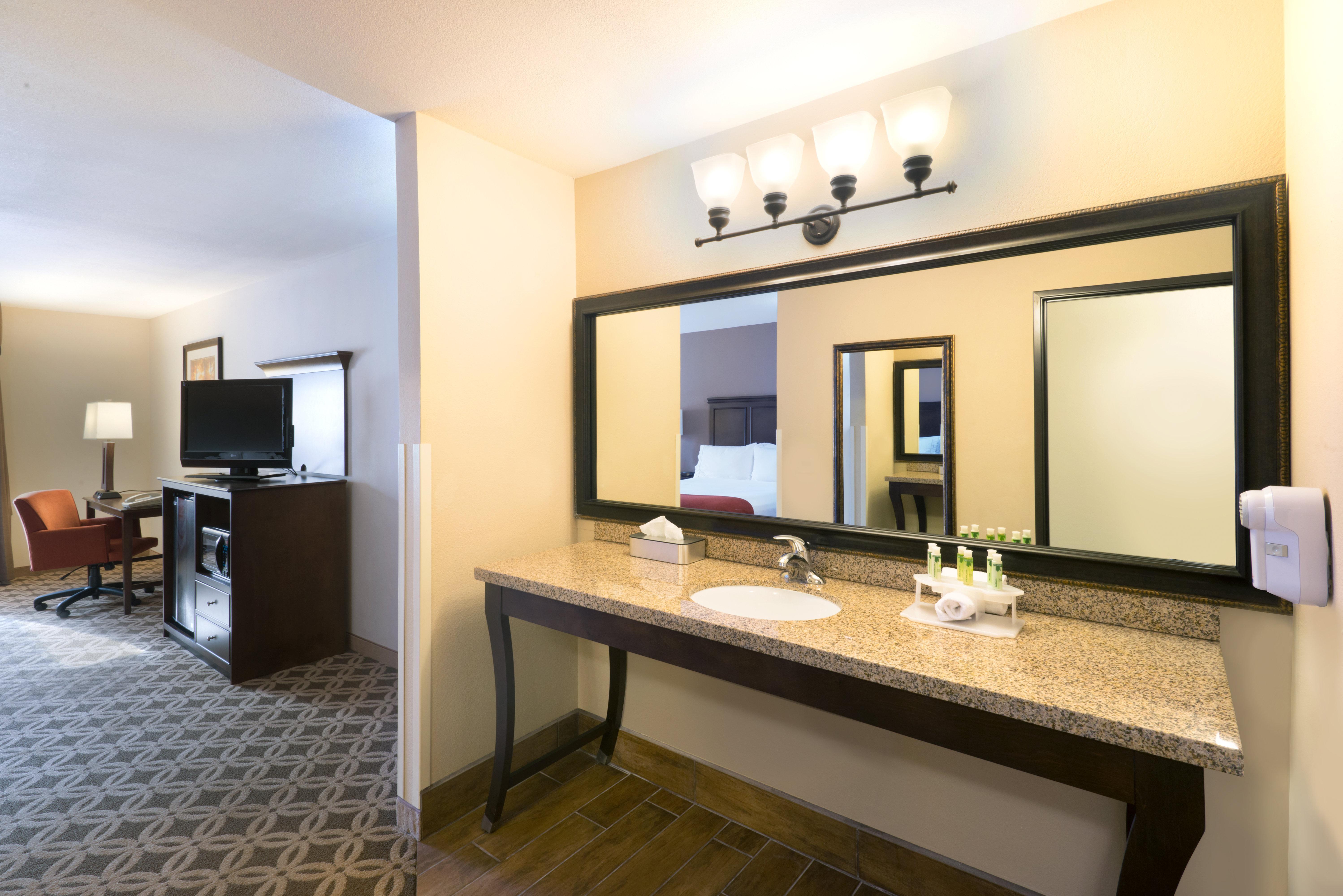 Holiday Inn Express Show Low By Ihg Eksteriør bilde