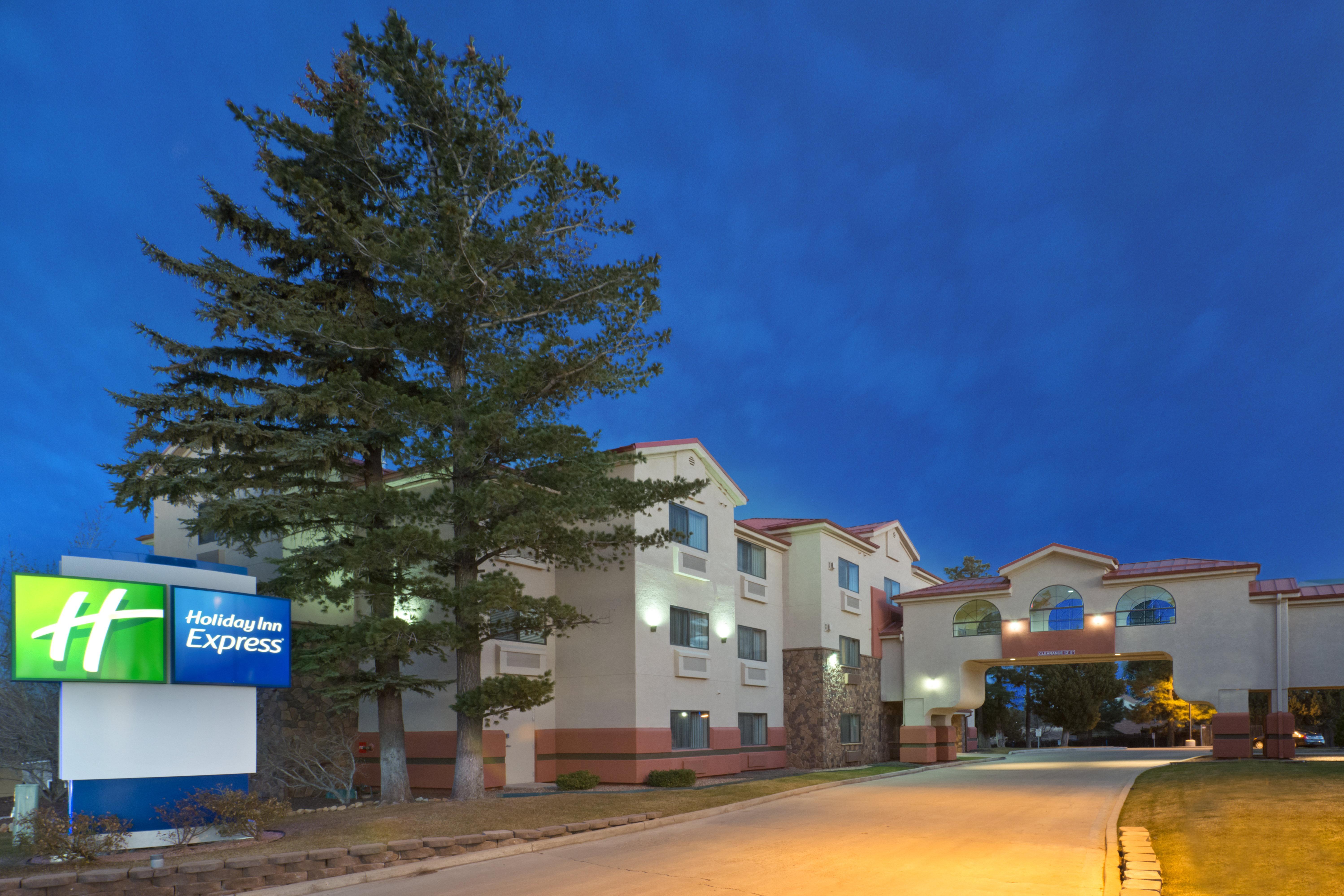Holiday Inn Express Show Low By Ihg Eksteriør bilde