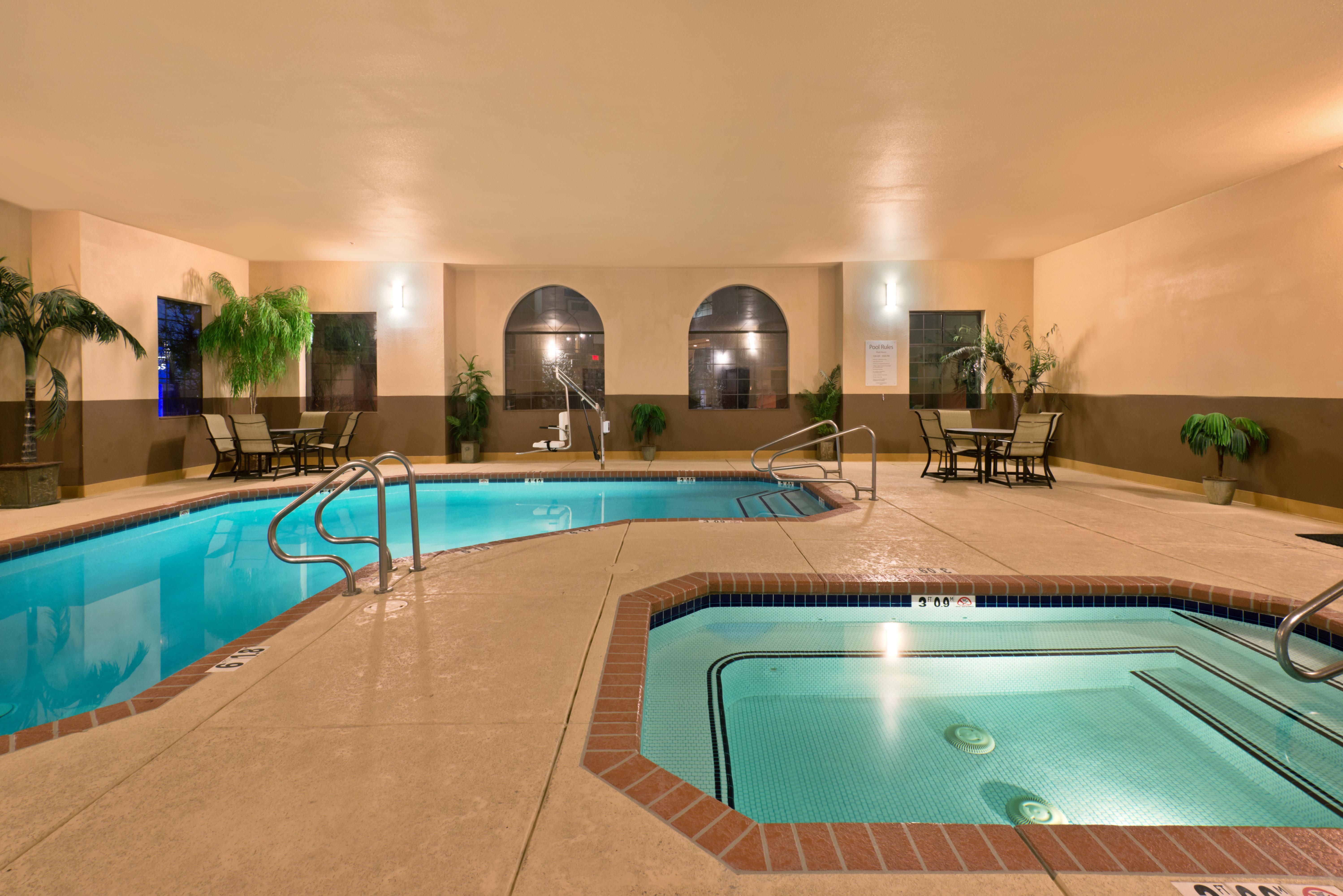 Holiday Inn Express Show Low By Ihg Eksteriør bilde
