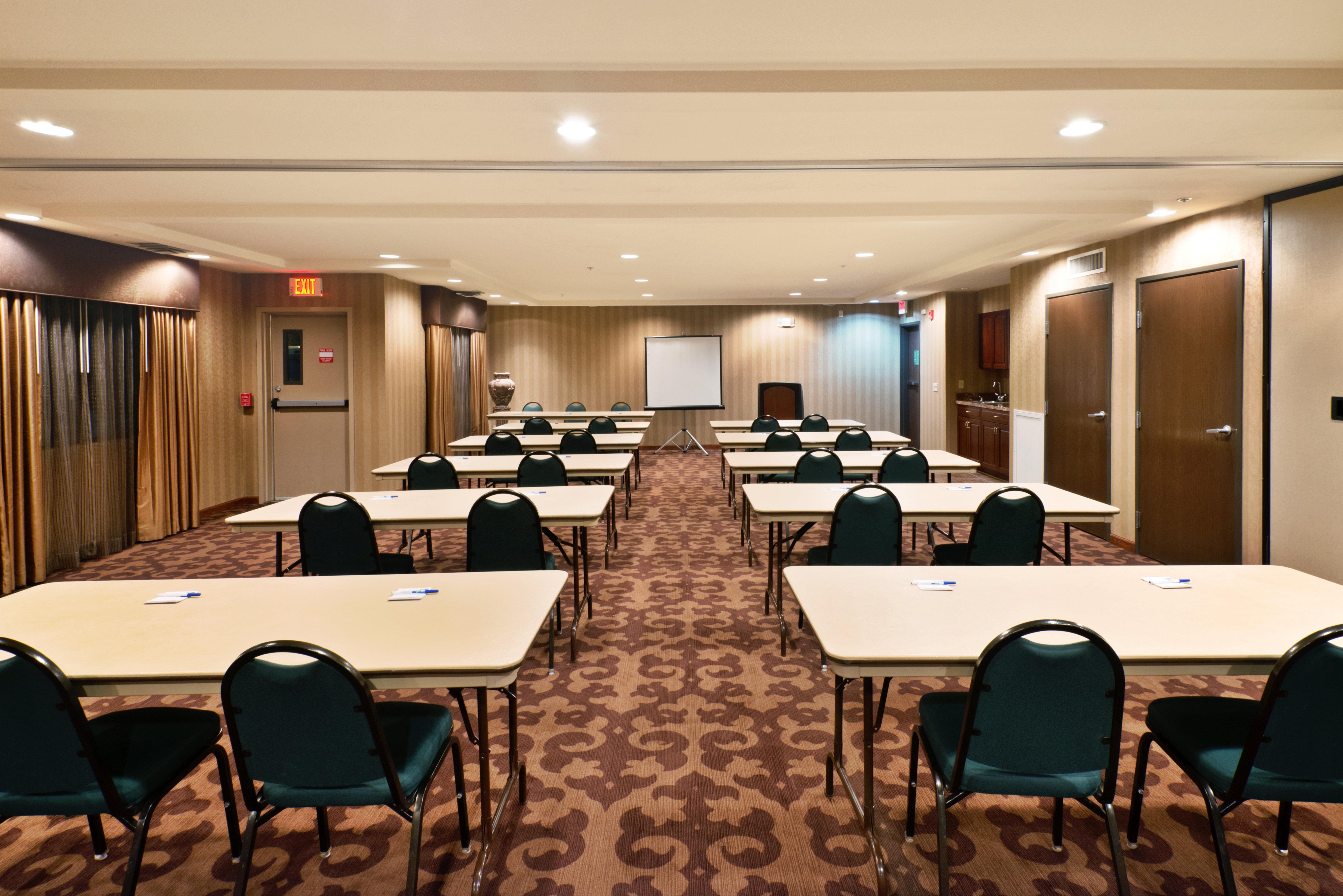 Holiday Inn Express Show Low By Ihg Eksteriør bilde