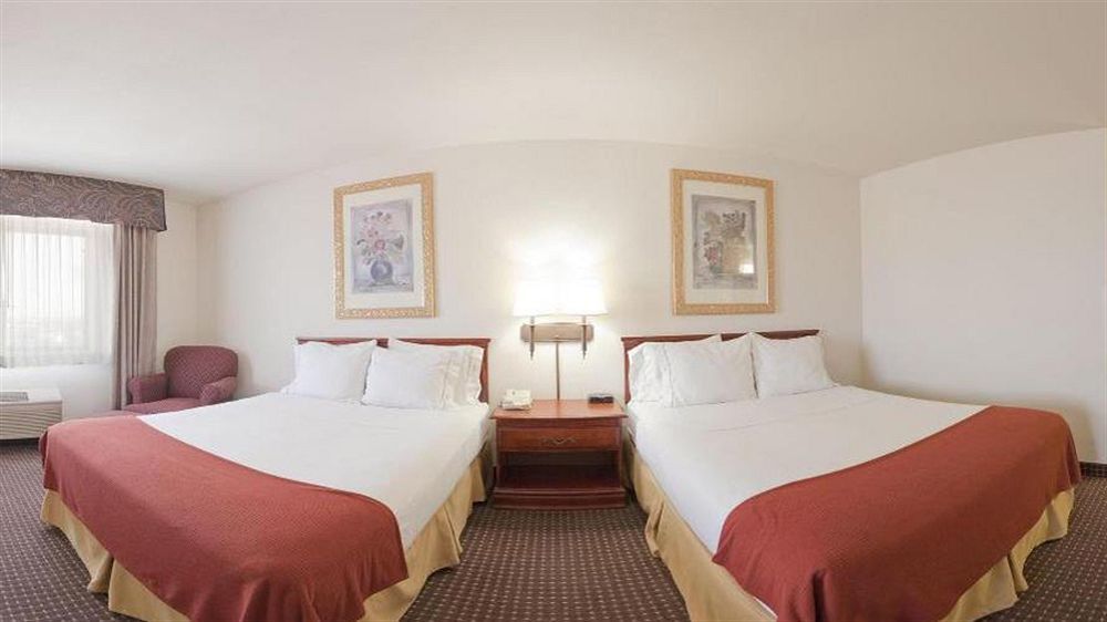 Holiday Inn Express Show Low By Ihg Eksteriør bilde