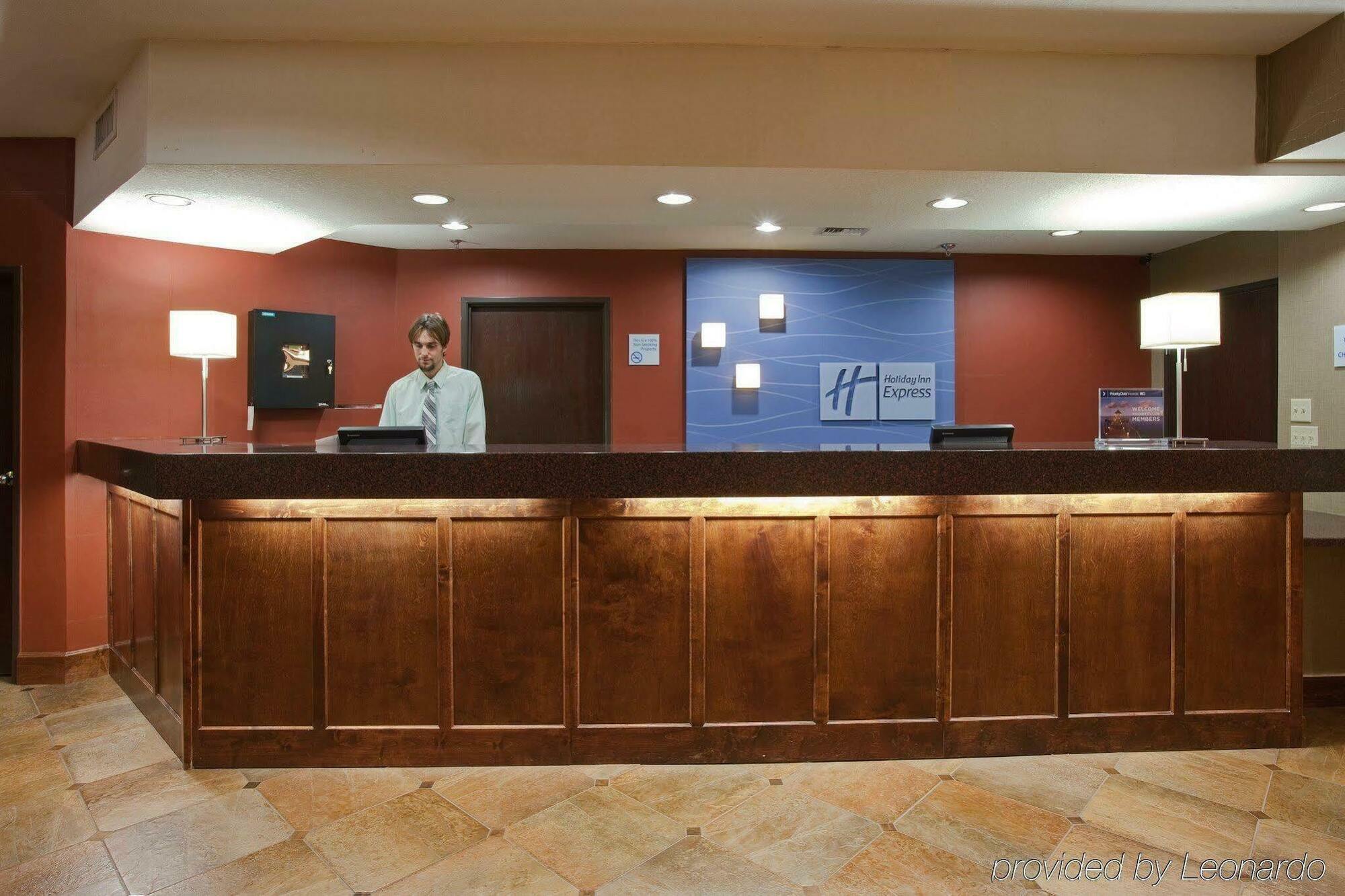 Holiday Inn Express Show Low By Ihg Eksteriør bilde